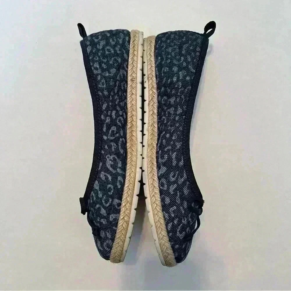 Kelly & Katie espadrille flat shoes EUC size 6 navy/denim animal print